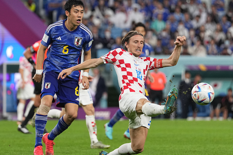 2026世界杯颁奖仪式举行，冠军球队高举世界杯欢庆